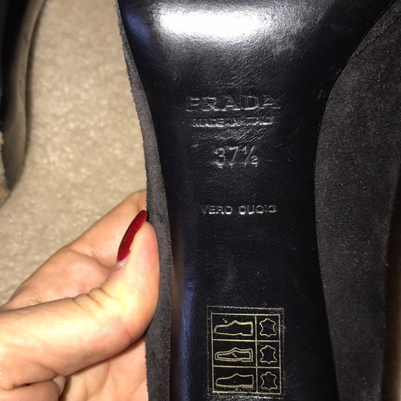 💕HP💕 Prada black suede high pumps Euro 37 1/2 - Picture 6 of 8